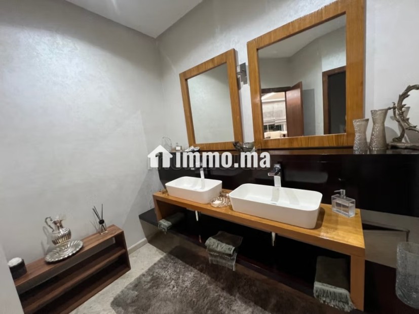 Coquette Villa de haut standing à vendre à Riyad. Superficie 500 m². Tout confort avec cheminée et climatisation - Vente Immobilier - Rabat - photo 4