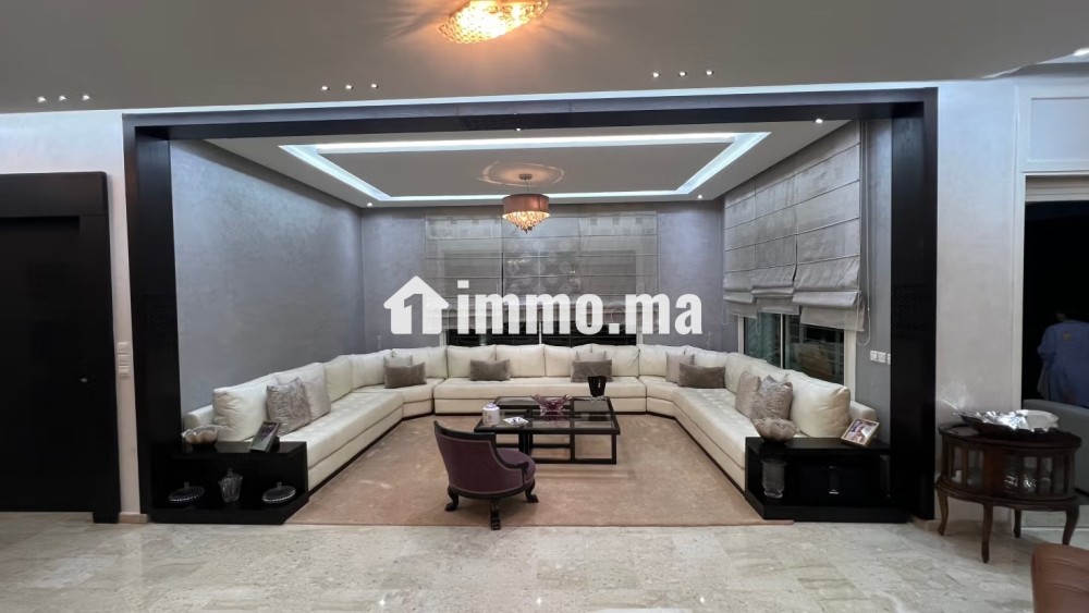 Coquette Villa de haut standing à vendre à Riyad. Superficie 500 m². Tout confort avec cheminée et climatisation - Vente Immobilier - Rabat - photo 8
