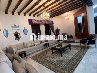 Coquette Villa de haut standing à vendre à Riyad. Superficie 500 m². Tout confort avec cheminée et climatisation - Villa à vendre - Rabat
