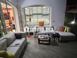 Coquette Villa de haut standing à vendre à Riyad. Superficie 500 m². Tout confort avec cheminée et climatisation - Villa à vendre - Rabat
