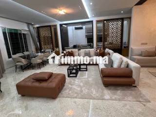 Coquette Villa de haut standing à vendre à Riyad. Superficie 500 m². Tout confort avec cheminée et climatisation - Villa à vendre - Rabat