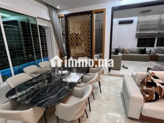 Coquette Villa de haut standing à vendre à Riyad. Superficie 500 m². Tout confort avec cheminée et climatisation - Villa à vendre - Rabat