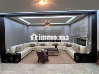 Coquette Villa de haut standing à vendre à Riyad. Superficie 500 m². Tout confort avec cheminée et climatisation - Villa à vendre - Rabat