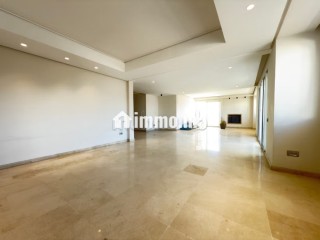 Tres rare appartement 3 façades avec terrasse sans vis a vis étage élevé - Appartement à vendre - Casablanca