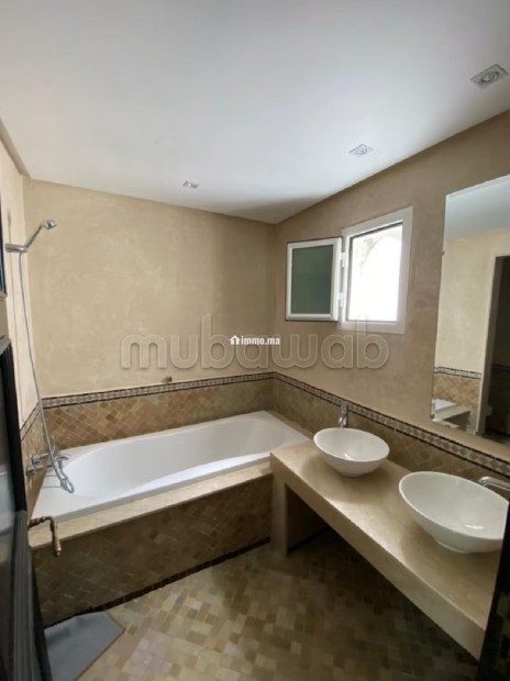 Somptueuse villa à louer à Malabata. Surface de 324 m². Jardin et terrasse - Location Immobilier - Tanger - photo 6