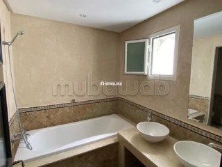 Somptueuse villa à louer à Malabata. Surface de 324 m². Jardin et terrasse - Villa à louer - Tanger