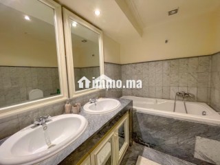 Très bel appartement en location à Ain Diab. Surface de 260 m². Bien meublé - Appartement à louer - Casablanca