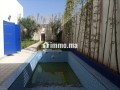 Villa avec piscine et jardin - miniature 1