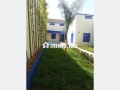 Villa avec piscine et jardin - miniature 2