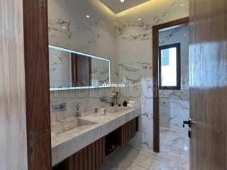 Magnifique villa à vendre à Quartier El Menzah 5 belles chambres. Climatisation et piscine - Villa à vendre - Rabat
