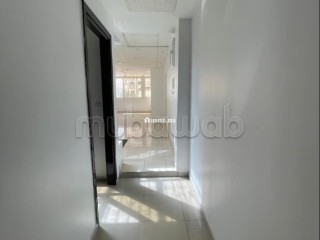 Bureaux à louer à Bourgogne Ouest.
Superficie 73 m².
Porte blindée et résidence sécurisée - Bureau à louer - Casablanca