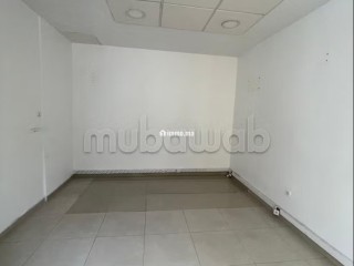 Bureaux à louer à Bourgogne Ouest.
Superficie 73 m².
Porte blindée et résidence sécurisée - Bureau à louer - Casablanca