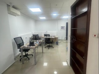 Bureaux à louer à Bourgogne Ouest.
Superficie 73 m².
Porte blindée et résidence sécurisée - Bureau à louer - Casablanca