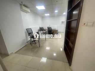 Bureaux à louer à Bourgogne Ouest.
Superficie 73 m².
Porte blindée et résidence sécurisée - Bureau à louer - Casablanca