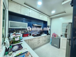 Appart rénové avec jardin privatif en résidence fermée Californ - Appartement à vendre - Casablanca
