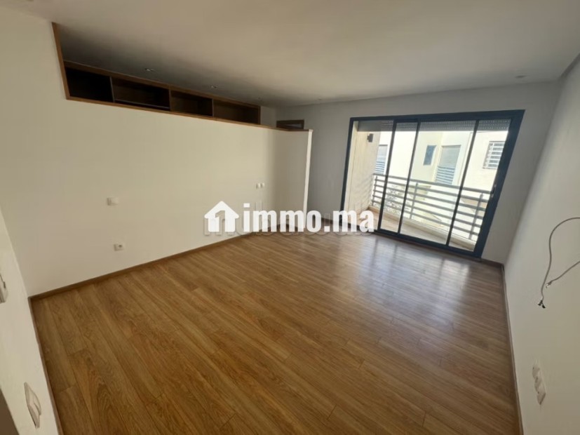 A Darbouaaza A Villa À Louer Vide avec piscine, 4 Chambres dans une résidence - Location Immobilier - Dar Bouazza - photo 4