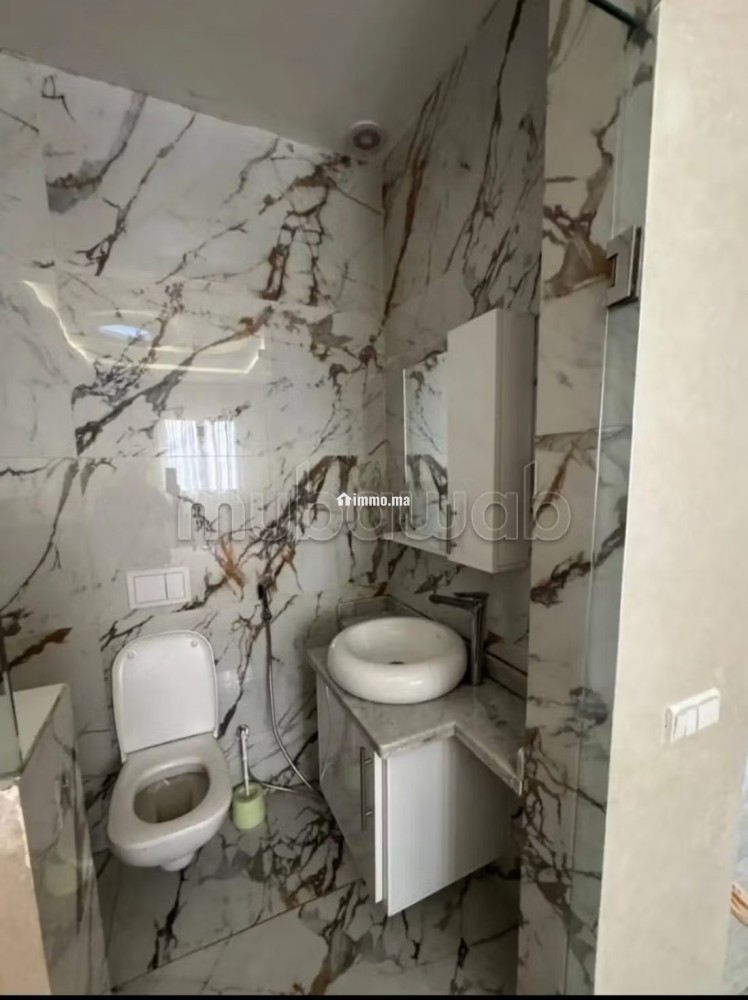 Location d'un appartement à Azrou. Surface de 98 m². Salon traditionnel et porte blindée - Appartement à vendre - Azrou