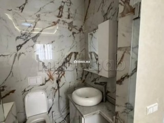 Location d'un appartement à Azrou. Surface de 98 m². Salon traditionnel et porte blindée - Appartement à vendre - Azrou