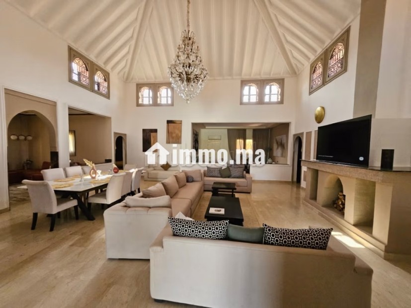 Vente d'un superbe riad à Route Amizmiz.
Superficie 3160 m².
Belle terrasse et jardin - Vente Immobilier - Marrakech - photo 6