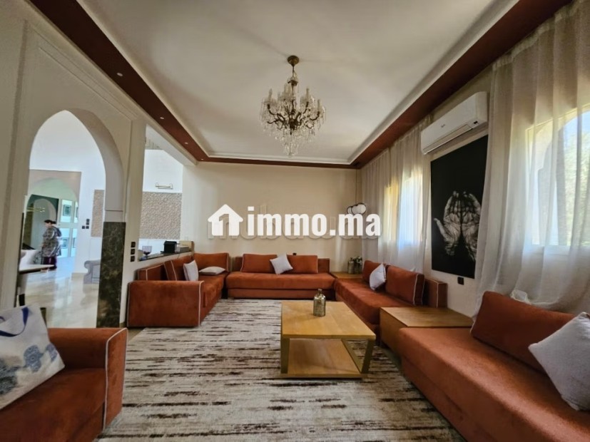 Vente d'un superbe riad à Route Amizmiz.
Superficie 3160 m².
Belle terrasse et jardin - Vente Immobilier - Marrakech - photo 8