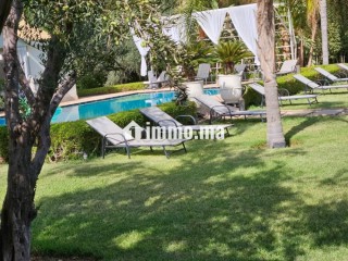 Vente d'un superbe riad à Route Amizmiz.
Superficie 3160 m².
Belle terrasse et jardin - Villa à vendre - Marrakech