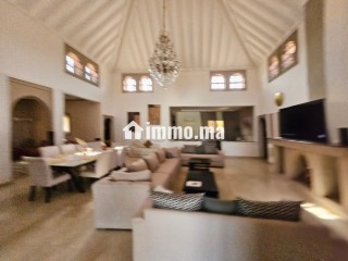 Vente d'un superbe riad à Route Amizmiz.
Superficie 3160 m².
Belle terrasse et jardin - Villa à vendre - Marrakech