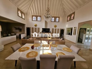 Vente d'un superbe riad à Route Amizmiz.
Superficie 3160 m².
Belle terrasse et jardin - Villa à vendre - Marrakech