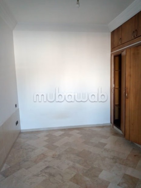 Très bel appartement en location à Agdal. 3 pièces confortables. Ascenseur et places de parking - Location Immobilier - Rabat - photo 4