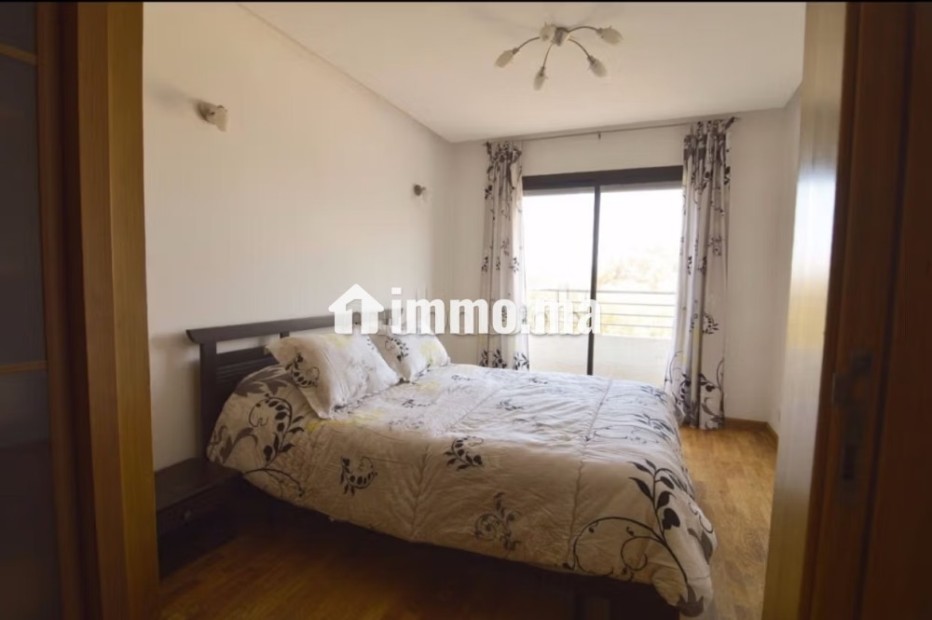 Top studio meuble avec terrasse sans vis a vis - Location Immobilier - Casablanca - photo 3