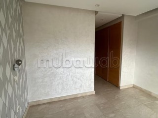 Superbe appartement à louer à oasis 3 chambres. Terrasse et ascenseur - Appartement à louer - Casablanca