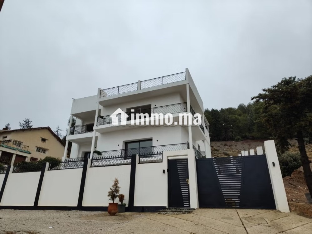Location d'un appartement à Azrou. 2 grandes pièces. Places de stationnement et jardin - Appartement à vendre - Azrou