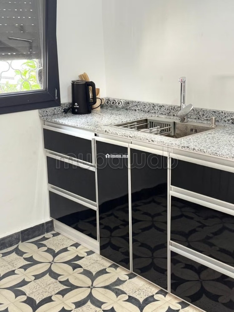 Location d'un appartement à Azrou. 2 grandes pièces. Places de stationnement et jardin - Appartement à vendre - Azrou