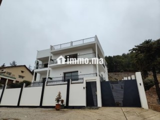 Location d'un appartement à Azrou. 2 grandes pièces. Places de stationnement et jardin - Appartement à vendre - Azrou