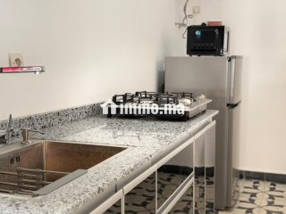 Location d'un appartement à Azrou. 2 grandes pièces. Places de stationnement et jardin - Appartement à vendre - Azrou