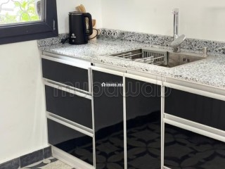 Location d'un appartement à Azrou. 2 grandes pièces. Places de stationnement et jardin - Appartement à vendre - Azrou