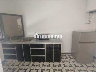 Location d'un appartement à Azrou. 2 grandes pièces. Places de stationnement et jardin - Appartement à vendre - Azrou