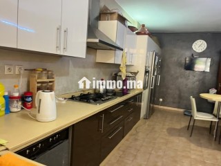 Bel appartement à vendre à Gauthier.
Surface de 240 m².
Concierge et climatisation - Appartement à vendre - Casablanca