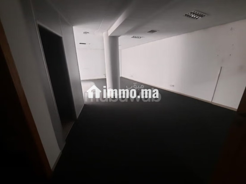Bureau de 77 m2 à l'achat sur Abdelmoumen l. Immeuble professionnel Conciergerie à disposition, système de climatisation - Vente Immobilier - Casablanca - photo 5