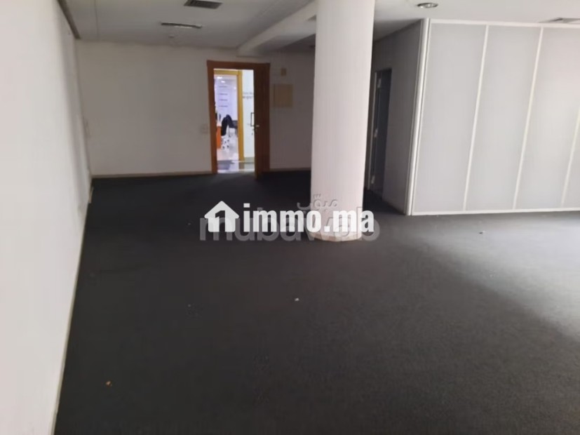 Bureau de 77 m2 à l'achat sur Abdelmoumen l. Immeuble professionnel Conciergerie à disposition, système de climatisation - Vente Immobilier - Casablanca - photo 6