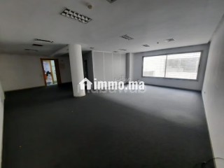Bureau de 77 m2 à l'achat sur Abdelmoumen l. Immeuble professionnel Conciergerie à disposition, système de climatisation - Bureau à vendre - Casablanca