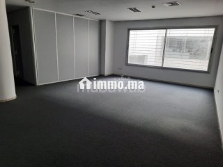 Bureau de 77 m2 à l'achat sur Abdelmoumen l. Immeuble professionnel Conciergerie à disposition, système de climatisation - Bureau à vendre - Casablanca
