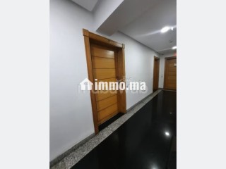 Bureau de 77 m2 à l'achat sur Abdelmoumen l. Immeuble professionnel Conciergerie à disposition, système de climatisation - Bureau à vendre - Casablanca