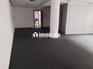 Bureau de 77 m2 à l'achat sur Abdelmoumen l. Immeuble professionnel Conciergerie à disposition, système de climatisation - Bureau à vendre - Casablanca