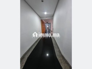 Bureau de 77 m2 à l'achat sur Abdelmoumen l. Immeuble professionnel Conciergerie à disposition, système de climatisation - Bureau à vendre - Casablanca