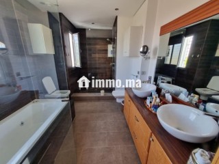 Maison de luxe à vendre à Ville Verte. 7 pièces. Belle terrasse et jardin - Maison à vendre - Bouskoura