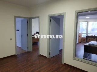 Bureaux à vendre à Anfa. Surface totale 110 m². Parking et ascenseur - Bureau à vendre - Casablanca