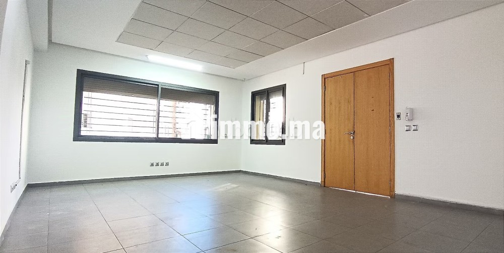 Bureau d'exception avec terrasse – Emplacement premium à Val Fleury - Location Immobilier - Casablanca - photo 3