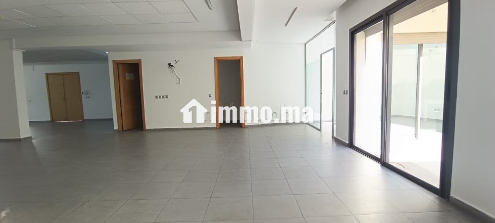 Bureau d'exception avec terrasse – Emplacement premium à Val Fleury - Location Immobilier - Casablanca - photo 4