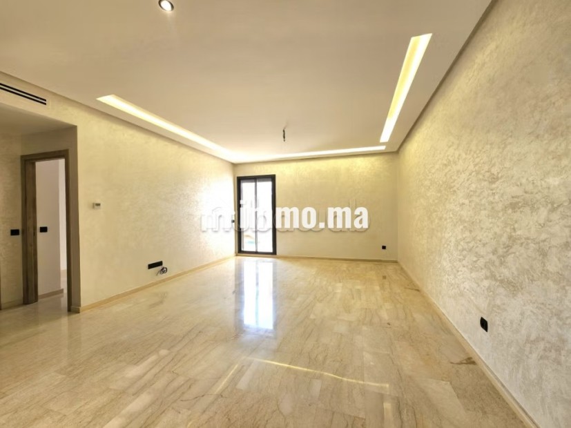 Très bel appartement en location à Oasis.
Surface totale 60 m².
Porte blindée et résidence sécurisée - Location Immobilier - Casablanca - photo 2
