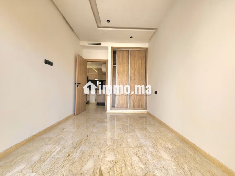 Très bel appartement en location à Oasis.
Surface totale 60 m².
Porte blindée et résidence sécurisée - Location Immobilier - Casablanca - photo 6